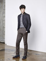 组图：演员柳演锡拍写真 尽展秋日暖男气息