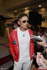 组图：林峰搭佘诗曼宣传《使徒行者》道歉女友