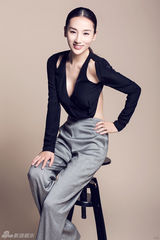 组图：高洋职业性感写真曝光 红唇小蟒腰诱惑