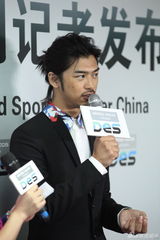组图：陈柏霖引领行业创新 帅气亮相发布会