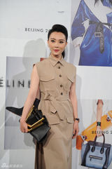 组图：王菲亮相品牌秀帅气十足 那英端庄典雅