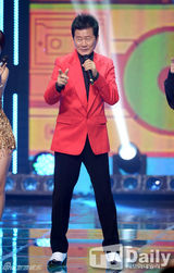 组图：世界杯开赛在即 EXO-K等为韩国国足加油