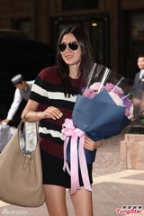 组图：全智贤赴台捞金 仅10名粉丝接机