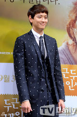 组图：宋慧乔姜栋元(姜东元)深情对视浪漫甜蜜