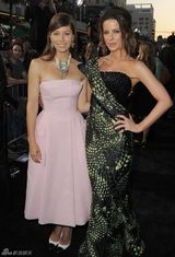 组图：《全面回忆》首映 杰西卡粉裙VS凯特蛇皮纹裙