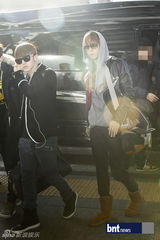 组图：SHINeeBEAST等赴巴黎参加《音乐银行》公演