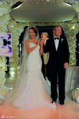 高清图：李玟婚礼内场照曝光 纯白婚纱显梦幻