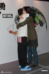 组图：香港演唱会圆满完成 侧田转往北京发展