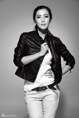 组图：王珂写真曝光 回归优雅突显独有气质