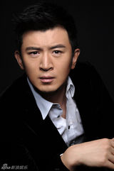 组图：郭家铭绅士写真化身玫瑰情人