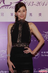 组图：李嘉欣蕾丝晚装露美背 自曝入院做检查