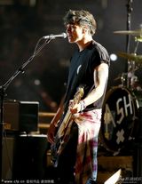 组图：看脸就醉了 小鲜肉五秒盛夏乐队献唱