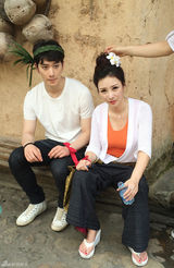 组图：柳岩泳池上演湿身诱惑 与韩星暧昧姐弟恋