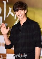 组图：《忐忑人生》郑雨盛等众星助阵试映会