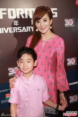 组图：曾志伟早知儿子恋情 与准儿媳同场不避嫌