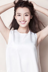 组图：卓煜茜清丽写真曝光 俏皮可爱笑容甜美