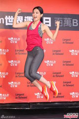 组图：Ella跳健身操秀曲线 自曝全身老公都爱