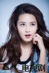 组图：李沁最新杂志大片  鬼马表情可爱甜美