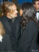 组图：《预言者》首映 索尔达娜与老公激吻