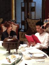 组图：赵薇攒局聚会热拥老公 马云出席董洁消瘦