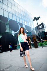 组图：鲍天琦变身冰激凌系美少女慵懒迷人