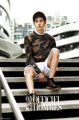 组图：陈学冬曝最新写真 演绎夏日轻熟男