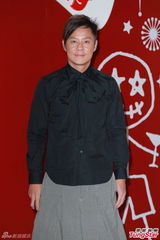 组图：郑希怡大婚热吻老公 欲为阿娇牵红线