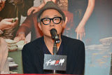 BigBang TOP到港宣传电影 摆搞怪POSE逗笑粉丝