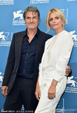 组图：《肮脏生活》伊沙贝拉拥抱里卡尔多