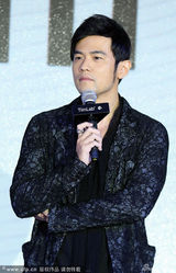 组图：周杰伦左手戴戒被问婚期 再承诺35岁前结