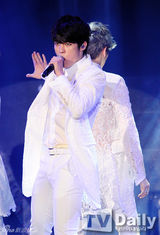 组图：INFINITE新专辑发售Showcase 展华丽群舞