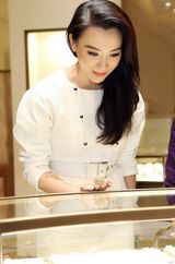 组图：陈数出席奢侈品牌活动 女神范儿十足