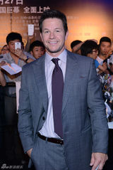 组图:《变4》北京首映众主创亮相 红毯星光熠熠