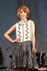 组图：杨丞琳送郭静桃红内衣 希望早日终结单身