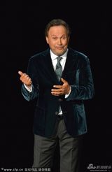 组图：比利-克里斯托登台向罗宾-威廉姆斯致敬