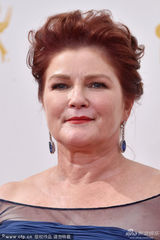 组图：凯特-穆格鲁穿透视裙亮相艾美红毯