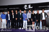 组图：韩片《群盗》试映 河正宇等出席