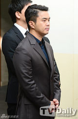 组图：韩车祸女团Ladie's Code已故成员出殡 亲友泪眼相送