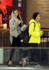 组图：杨幂周笔畅相约吃饭秀姐妹情