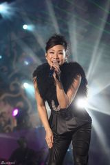 高清图：林忆莲佛山开唱状态神勇 花朵纹身野性十足