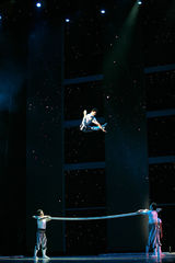 高清组图：杂技《星空畅想》剧照