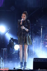 组图：A-Lin落泪小宇忙救场 信旋风登台引高潮