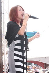 组图：“神木与瞳”黄美珍单飞发片