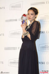 组图：舒淇黑色长裙亮相 微笑甜美气质优雅