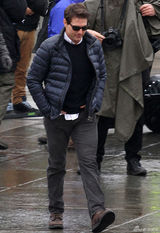 组图：阿汤哥戎装现身《杀戮轮回》伦敦片场