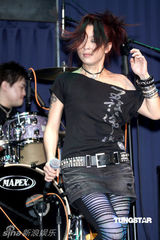 幻灯图：林晓培发专辑劲装亮相 劲歌热舞激情四射