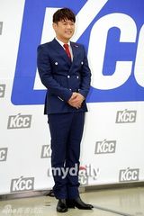 组图：权五中等宣传职场真人秀节目《9 TO 6》