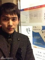 组图：众韩星积极参与总统票选 晒个性认证照