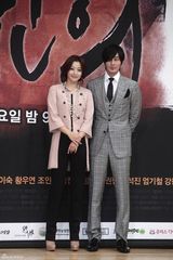 高清组图：李敏镐金喜善等出席《信义》发布会