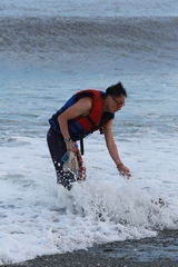 组图：林志颖与老爸同受冲浪惩罚 杨威大秀身材